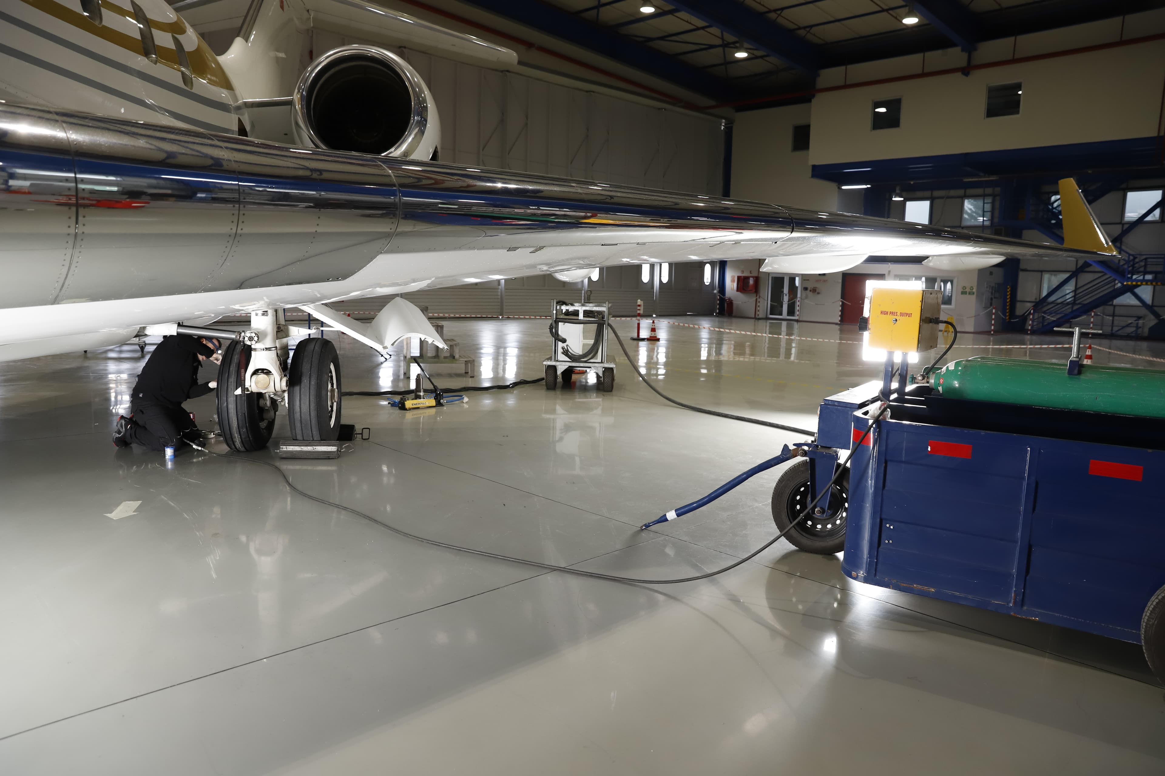 Business jet disposition